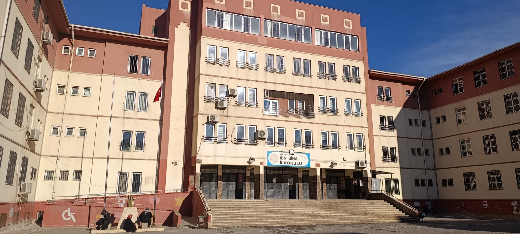 İbni Sina İlkokulu